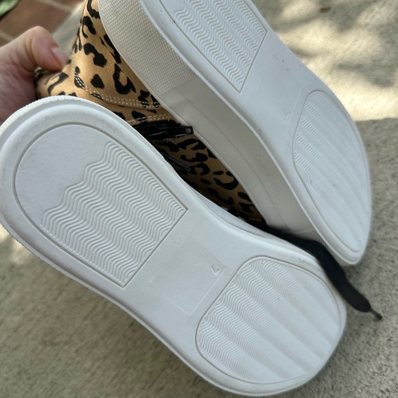 Sz 7 high top leopard sneakers with side, zipper for ease to put on and off - Picture 5 of 5
